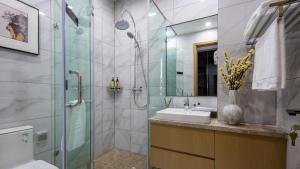 Ένα μπάνιο στο Huazhu Luxury Seaview Villas in Qingdao Longwan