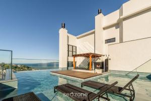 Bazén v ubytování MHFs - Apts Variados em Prédio com Vista para o Mar em Itapema nebo v jeho okolí