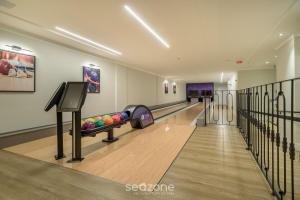 a bowling alley with a bowling alley at MHFs - Apts Variados em Prédio com Vista para o Mar em Itapema in Itapema +243 photos