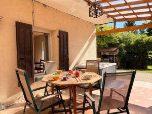 Patio nebo venkovní prostory v ubytování Belle maison, SPA, proche centre-ville