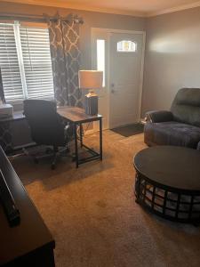 Istumisnurk majutusasutuses Cozy Getaway Near Lake Decatur