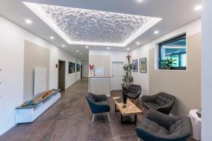 Posezení v ubytování Chihuahua's Ötscher Apartment, but people are also very welcome in our eco-friendly resort!