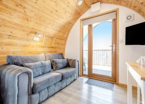 Μια τηλεόραση ή/και κέντρο ψυχαγωγίας στο South View Retreat