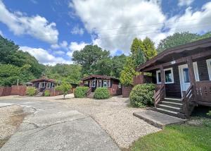 Το κτήριο όπου στεγάζεται  το παραθεριστικό πάρκο