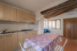 Nhà bếp/bếp nhỏ tại Appartamenti Il Borghetto - Goelba