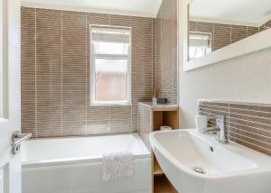 Koupelna v ubytování Larkrise Farm Lodges