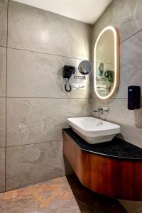 Ένα μπάνιο στο PASSIONS HOTEL EDATHUA - Alappuzha +21 φωτογραφίες