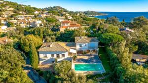 an aerial view of a house with a swimming pool at La Villa in Sainte-Maxime