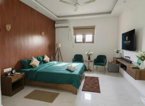 Μια τηλεόραση ή/και κέντρο ψυχαγωγίας στο Radsum Luxury Farmhouse & Resort