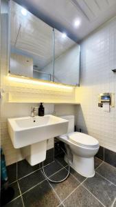 Ванная комната в 미소 하우스, 대전시청역 도보2분 둔산동 번화가 신축 +16 фотографий