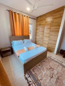 Postel nebo postele na pokoji v ubytování Nyali Luxe 2 BR Plage Parking