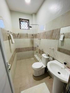 Koupelna v ubytování Nyali Luxe 2 BR Plage Parking