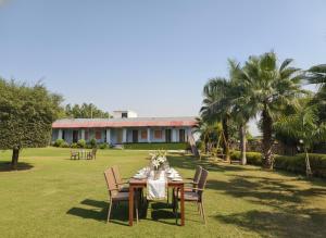 Κήπος έξω από το Radsum Luxury Farmhouse & Resort