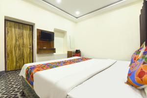 Ένα ή περισσότερα κρεβάτια σε δωμάτιο στο Hotel Rocking Yash Stays