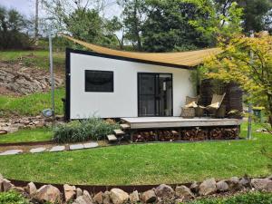 Aed väljaspool majutusasutust Watts River Tiny - Hidden, but Close to Township