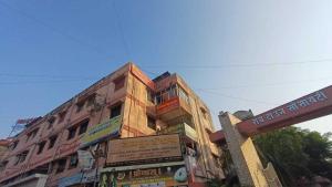 Το κτήριο όπου στεγάζεται  το ξενοδοχείο +10 φωτογραφίες