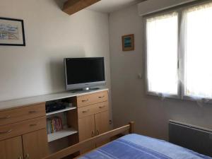 Et tv og/eller underholdning på Maison familiale spacieuse à Les Sables-d'Olonne
