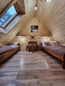 Postel nebo postele na pokoji v ubytování Domki u Jacka -Sauna & Relax z widokiem na góry + 70 fotografií