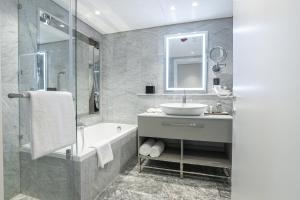 Ένα μπάνιο στο Thirty Five Luxury Apartments