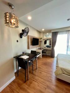 Μια τηλεόραση ή/και κέντρο ψυχαγωγίας στο Centrally located cozy Studio