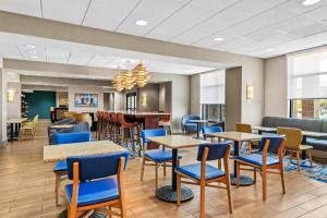 a waiting room with tables and chairs at Hampton Inn Texarkana in Texarkana