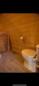 Ένα μπάνιο στο woodland lakes Riv pod