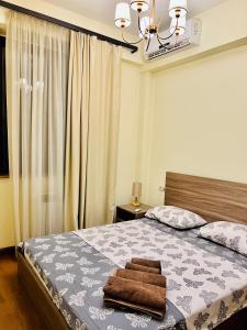 Ένα ή περισσότερα κρεβάτια σε δωμάτιο στο Premium Apartment Right by Republic Square