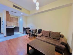 Χώρος καθιστικού στο Premium Apartment Right by Republic Square