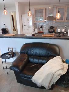 Η κουζίνα ή μικρή κουζίνα στο Οικια ΑΓΙΟΥ ΧΑΡΑΛΑΜΠΟΥ