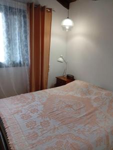 Ένα ή περισσότερα κρεβάτια σε δωμάτιο στο Οικια ΑΓΙΟΥ ΧΑΡΑΛΑΜΠΟΥ