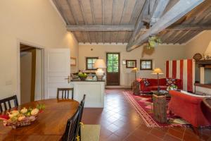 a kitchen and living room with a table and a couch at Casa Dell'Ambasciatore in Vivo dʼOrcia