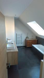 Postel nebo postele na pokoji v ubytování Le refuge d'Amma