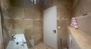 Ένα μπάνιο στο Independent Studio dans maison +7 φωτογραφίες