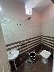 Ένα μπάνιο στο Gaurang Homestay +8 φωτογραφίες