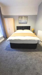 Postel nebo postele na pokoji v ubytování Central Guest House