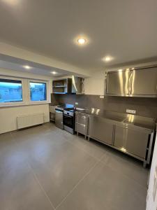 a large kitchen with stainless steel appliances and windows at Gemütliches Zimmer im Herzen der Stadt in Neuwied