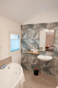 O baie la Hotel Giardino +74 fotografii