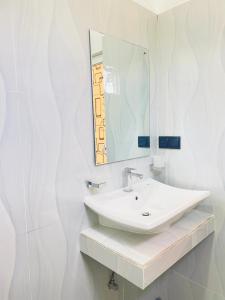 Koupelna v ubytování Sanu Surfing Villa + 27 fotografií