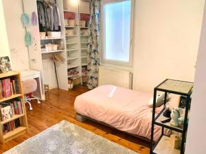 Postel nebo postele na pokoji v ubytování Maison Cocon de verdure - centre-ville - WIFI