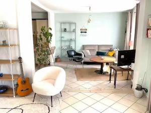 Posezení v ubytování Maison Cocon de verdure - centre-ville - WIFI