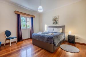 En eller flere senge i et værelse på Casa dos Amigos