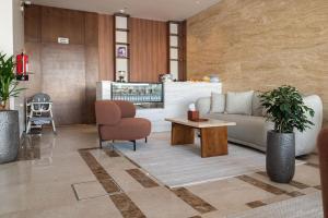 Kuchyň nebo kuchyňský kout v ubytování فندق رويال اديشن للشقق الفندقية