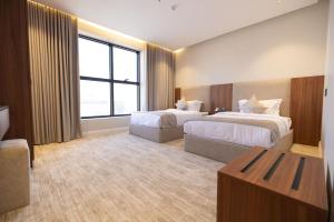 Postel nebo postele na pokoji v ubytování فندق رويال اديشن للشقق الفندقية + 64 fotografií