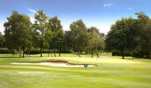 Γήπεδο γκολφ σε αυτό το διαμέρισμα ή στη γύρω περιοχή