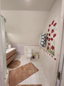 Ένα μπάνιο στο Brīvdienu māja Lielzemenes +12 φωτογραφίες