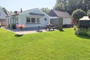 Zahrada ubytování Hello Zeeland - Molenweg 26