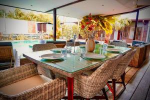 Εστιατόριο ή άλλο μέρος για φαγητό στο Villa Caroline
