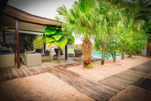 Πισίνα στο ή κοντά στο Villa Caroline