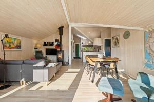 Kuchyň nebo kuchyňský kout v ubytování Cozy Holiday Home Near Beach And Town