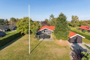 Budova, kde se prázdninový dům nachází + 7 fotografií